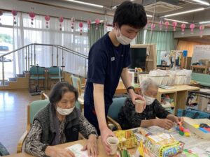 宮城県立支援学校小牛田学園２年生が、５月２１日～６月１０日までデイサービスで介護実習を行いました。
